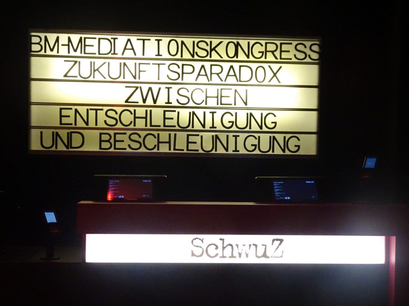 ZUKUNFTSPARADOX - ZWISCHEN BESCHLEUNIGUNG UND ENTSCHLEUNIGUNG: Kongress und 30 Jahre Bundesverband Mediation e. V.